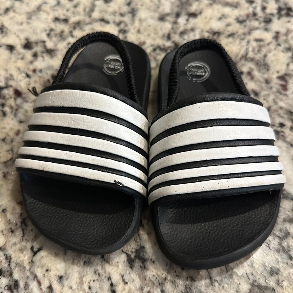 Sandals size 6c